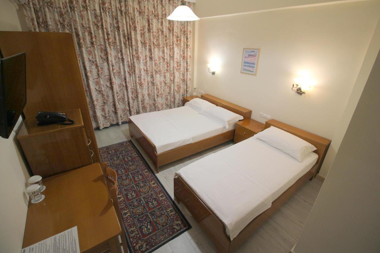 Hotel Ari Sarandë エクステリア 写真