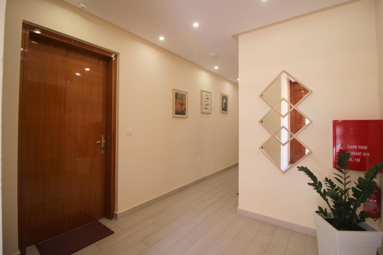 Hotel Ari Sarandë エクステリア 写真