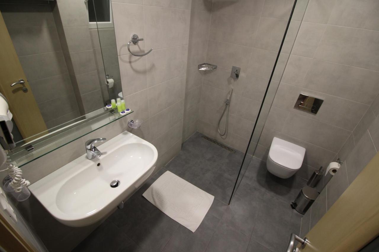 Hotel Ari Sarandë エクステリア 写真