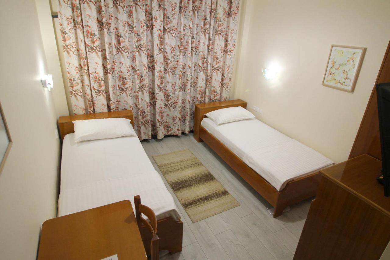 Hotel Ari Sarandë エクステリア 写真
