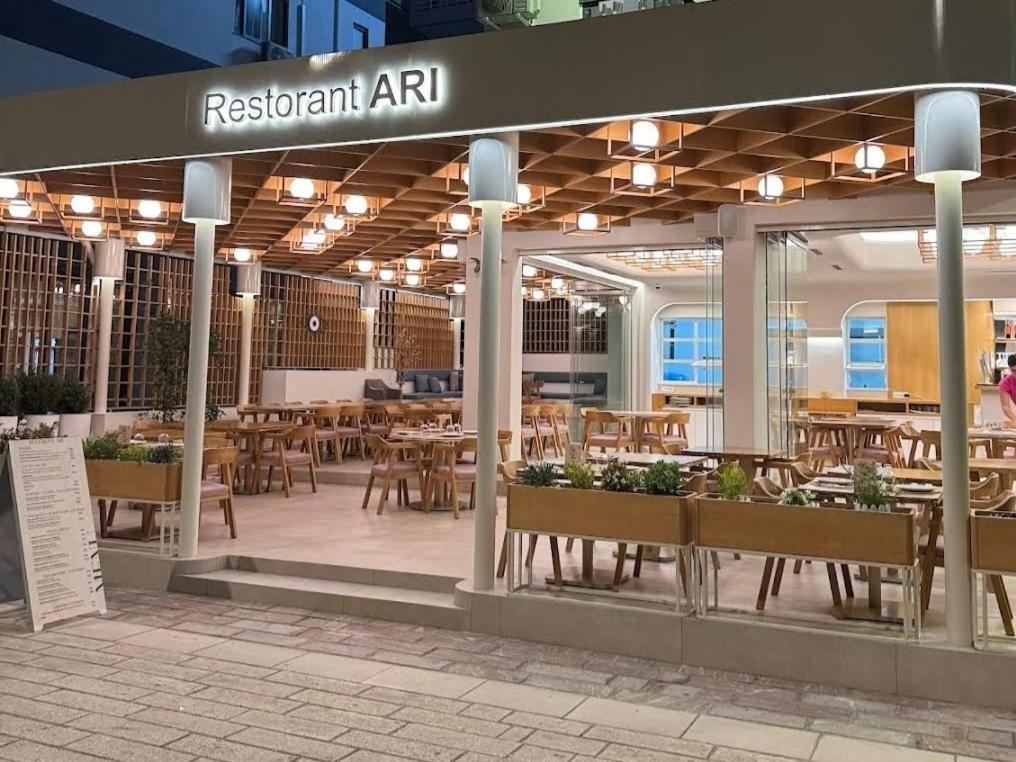 Hotel Ari Sarandë エクステリア 写真