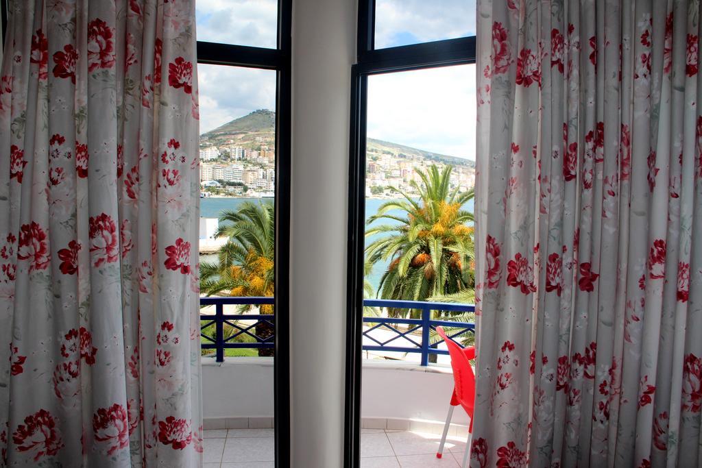 Hotel Ari Sarandë エクステリア 写真