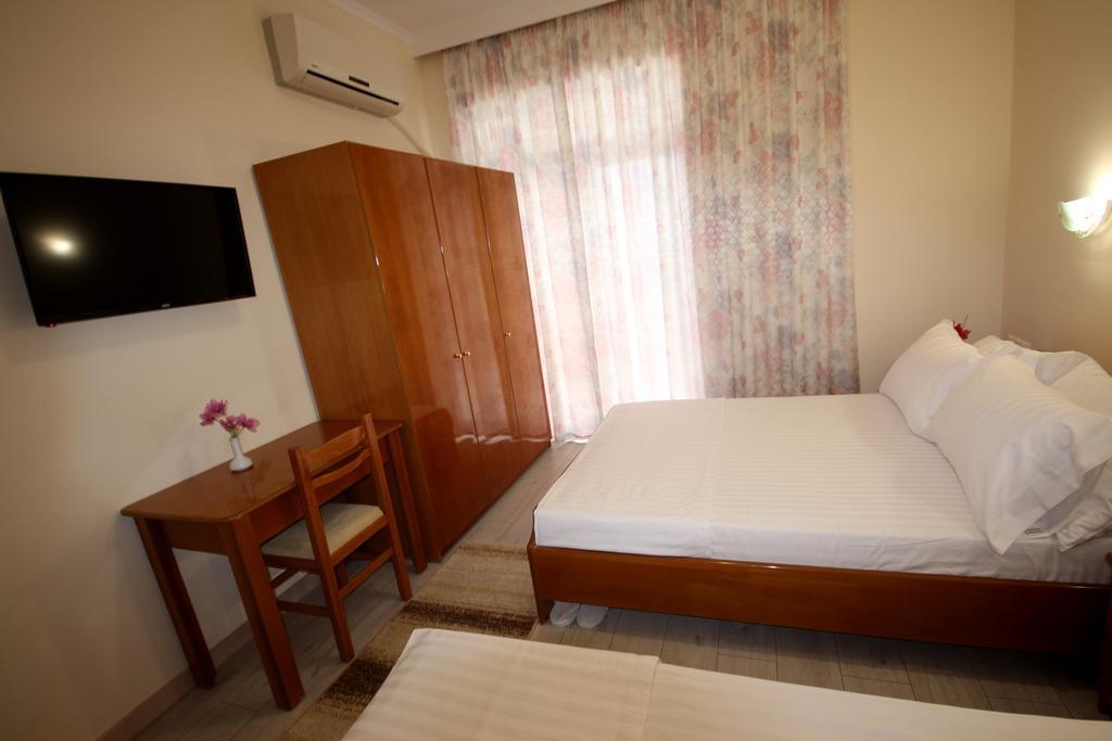 Hotel Ari Sarandë エクステリア 写真