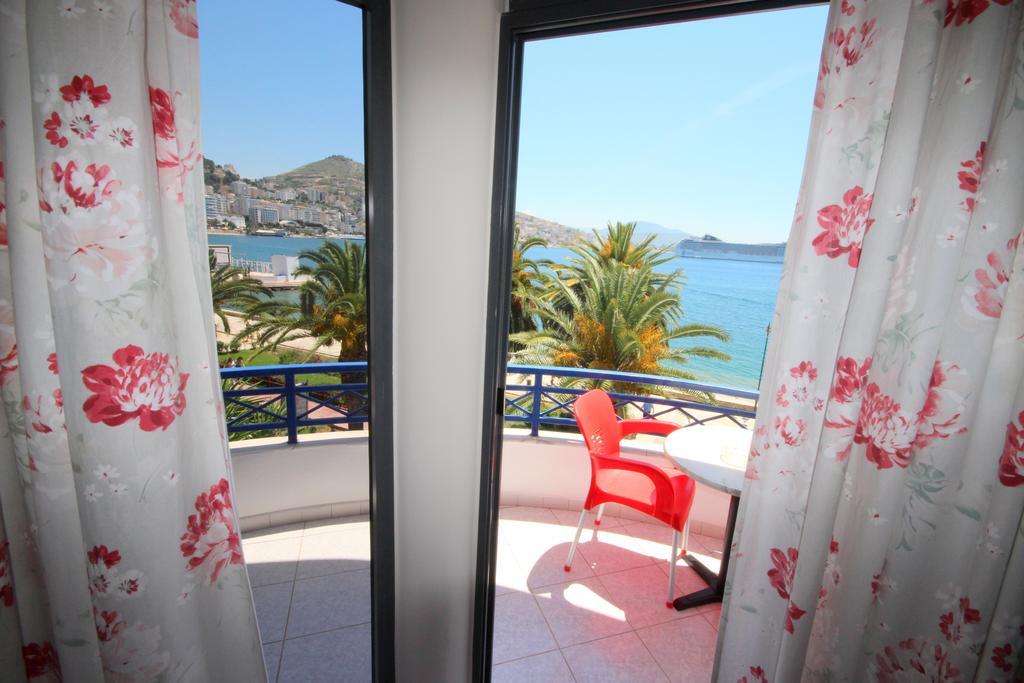 Hotel Ari Sarandë エクステリア 写真