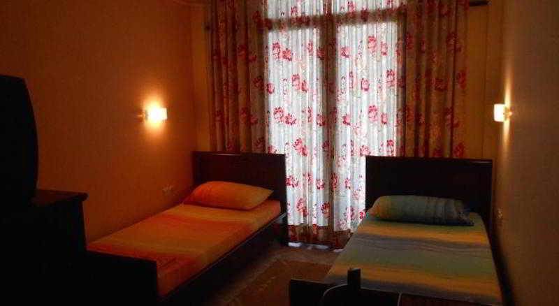 Hotel Ari Sarandë エクステリア 写真
