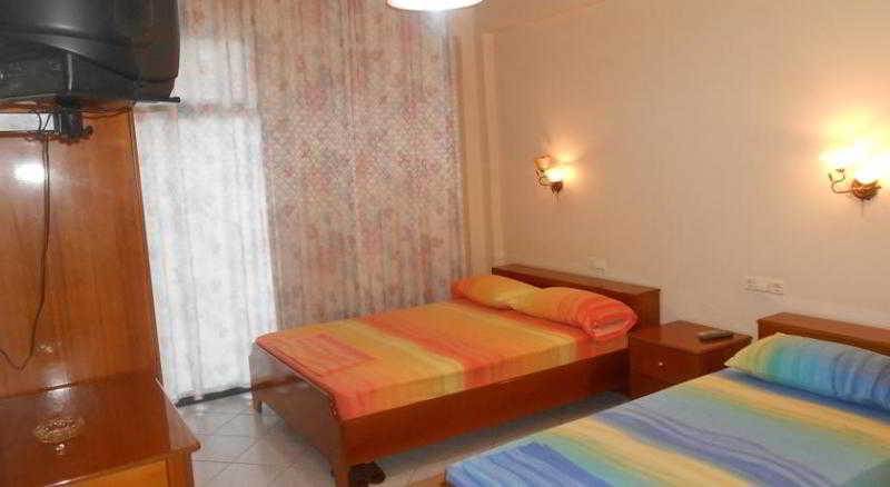 Hotel Ari Sarandë エクステリア 写真