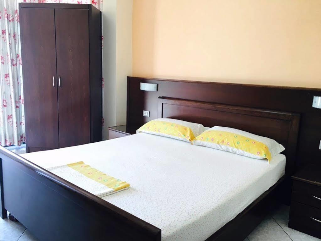 Hotel Ari Sarandë エクステリア 写真