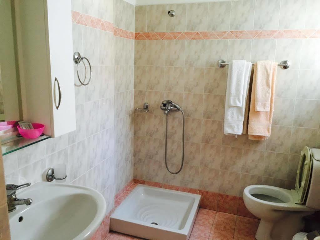 Hotel Ari Sarandë エクステリア 写真