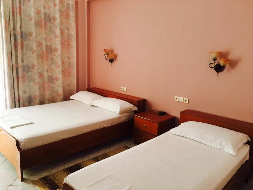 Hotel Ari Sarandë エクステリア 写真
